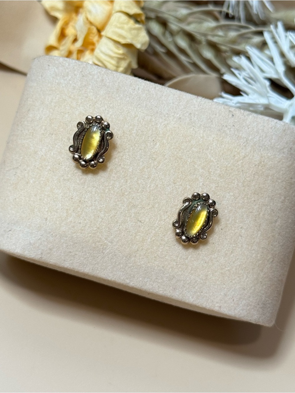 Vintage Yellow Cat Eye Oval Stud Earrings Gold Tone Scroll Design